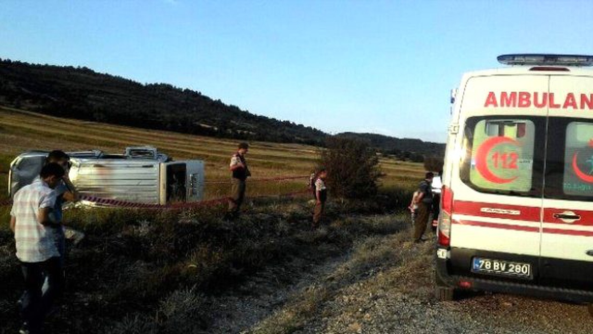 Karabük\'te Trafik Kazası: 2 Ölü, 6 Yaralı