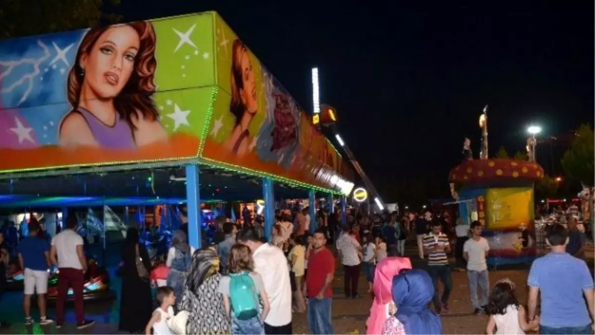 Lunaparkta Canlı Bomba Var" Diye Bağırdılar Ortalık Karıştı