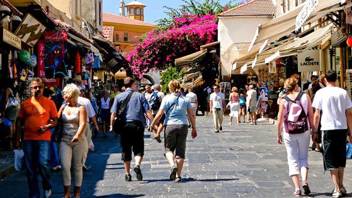 Yunan Adasında Bin 200 Türk Turist Mahsur Kaldı