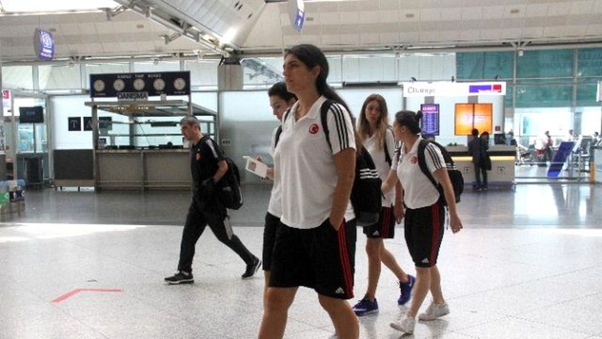 A Milli Bayan Basketbol Takımı Slovenya\'ya Gitti