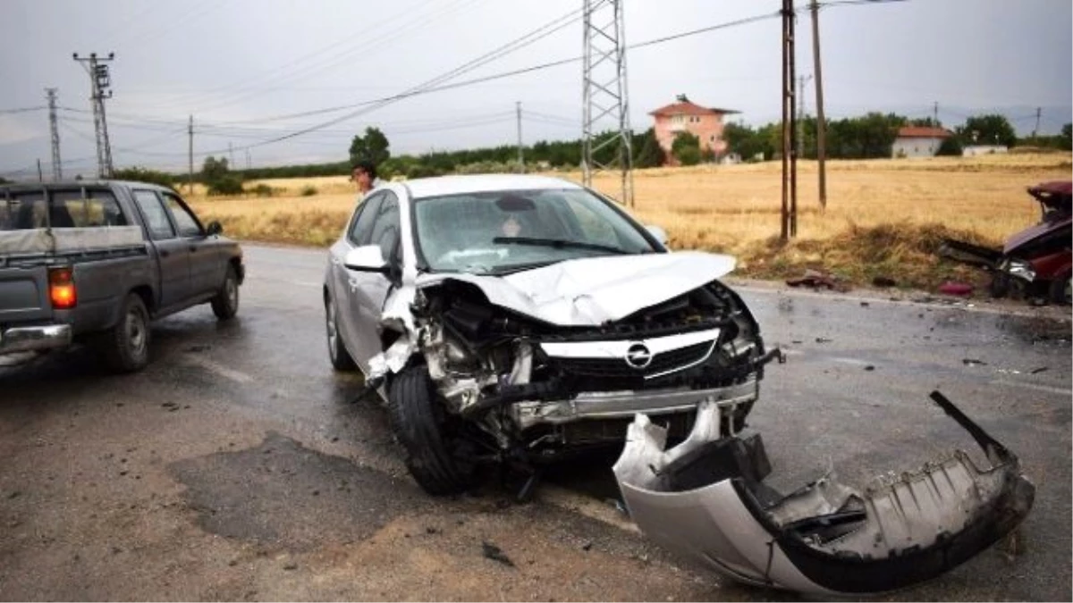 Akçadağ\'da Trafik Kazası: 4 Yaralı