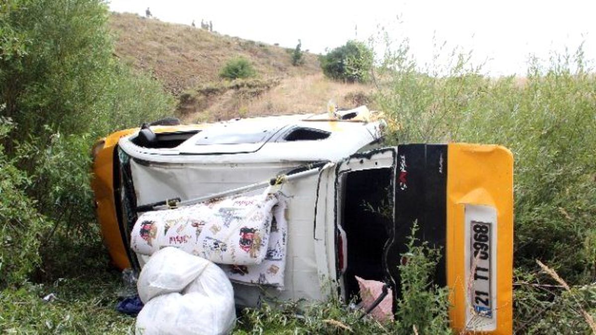 Araç Dereye Yuvarlandı: 1 Ölü, 3 Yaralı