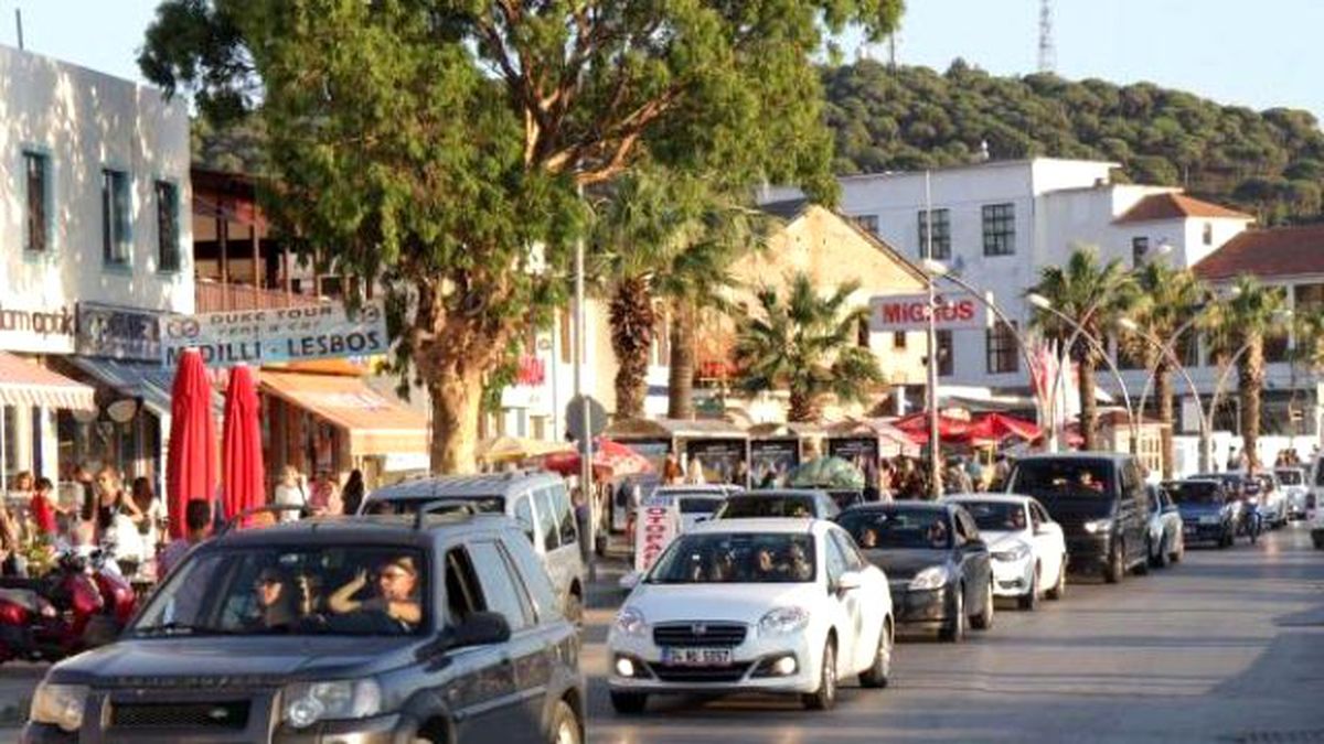 Ayvalık\'ta Trafik Kilitlendi