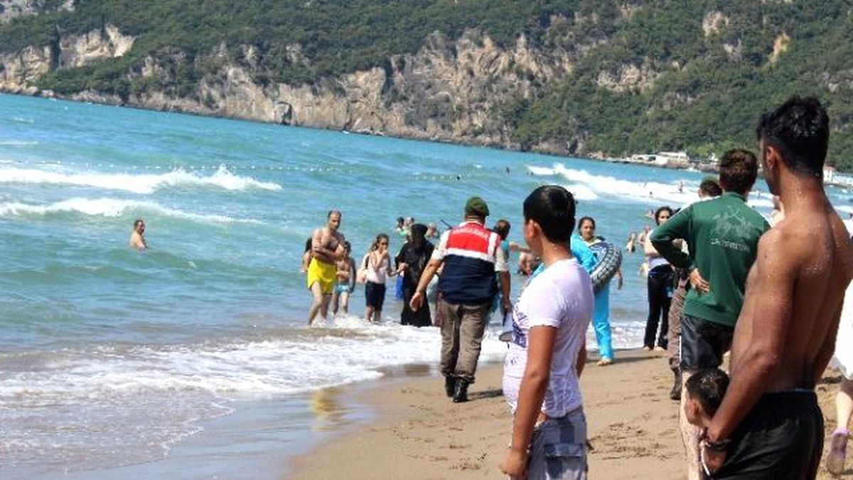 Bartın\'da Denize Giren Genç Boğuldu