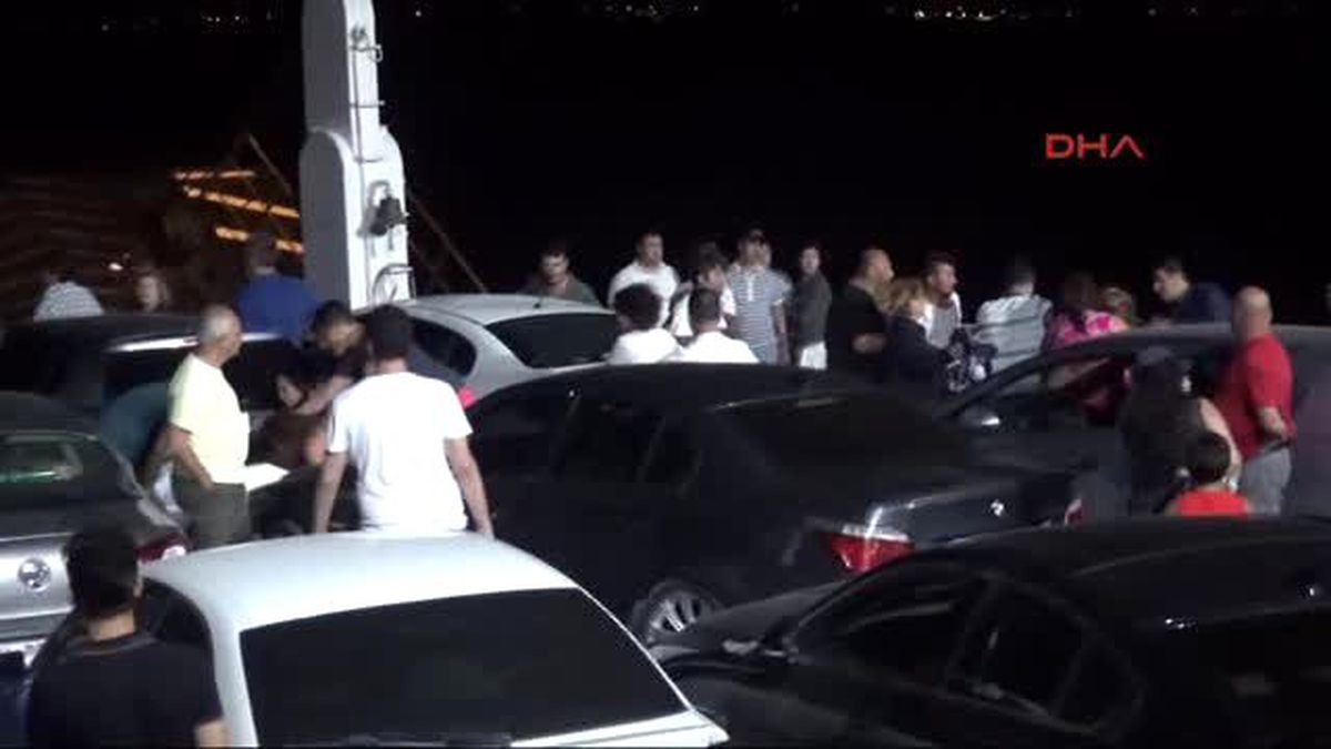 Tatilciler Bozcaada Feribotunda Tekme Tokat Birbirine Girdi