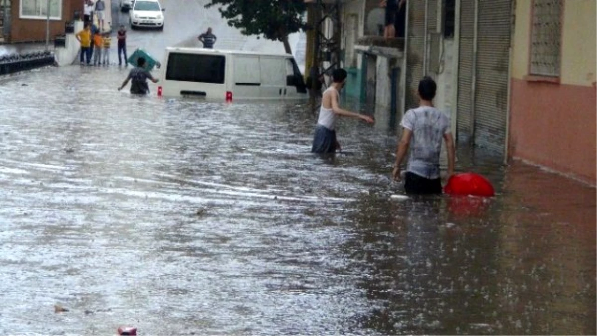 Gaziantep\'te Aşırı Yağış Hayatı Felç Etti