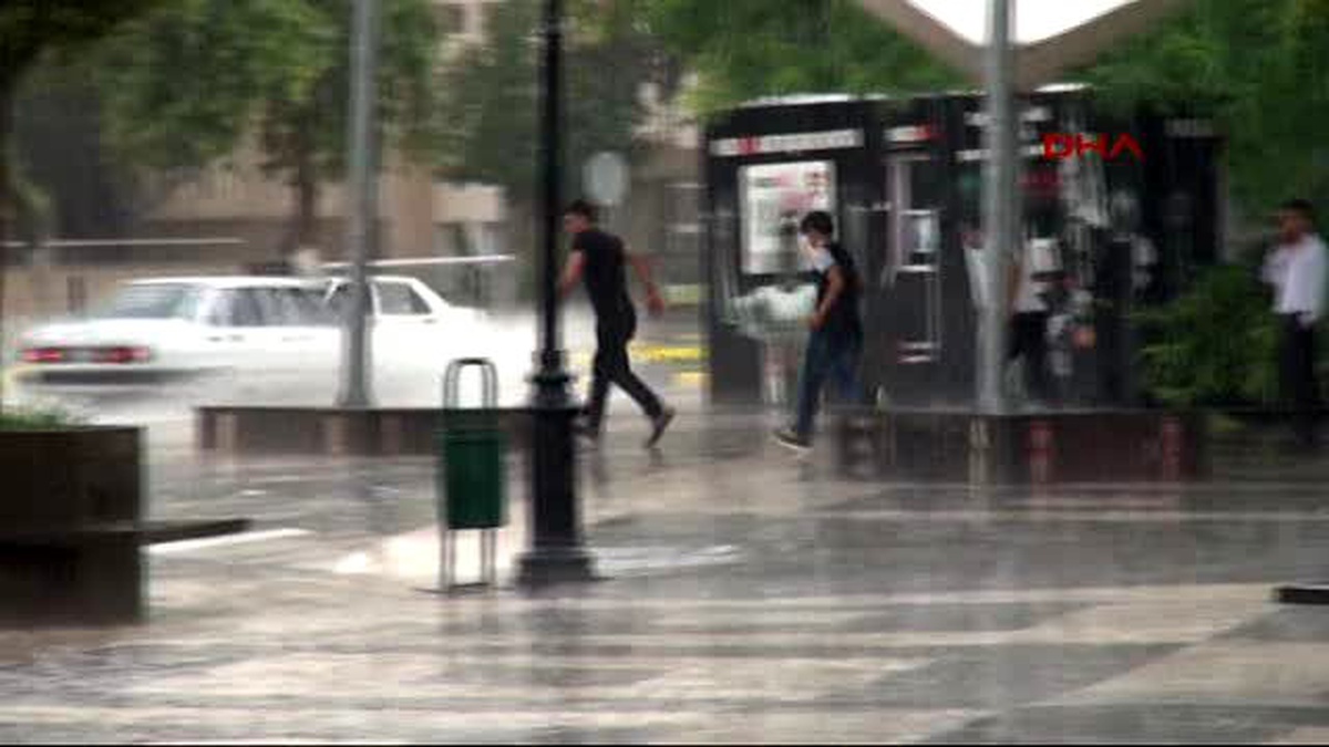Gaziantep?te Sağanak Yağış Hayatı Felç Etti 1-