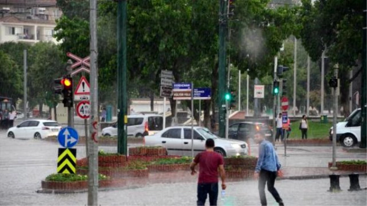 Gaziantep\'te Sağanak Yağış Hayatı Felç Etti