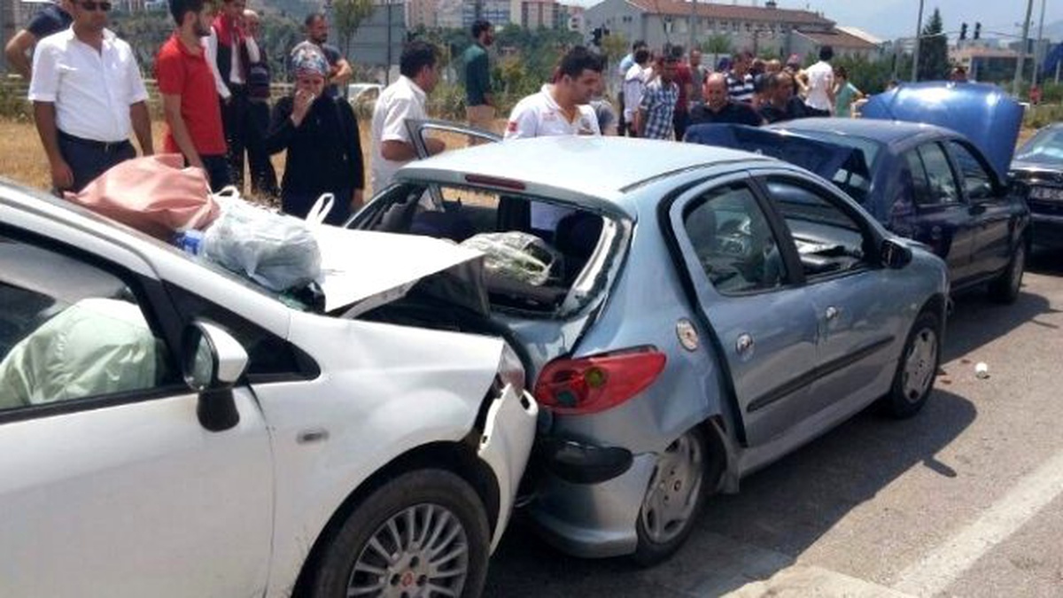 Karabük\'te Zincirleme Trafik Kazası: 10 Yaralı