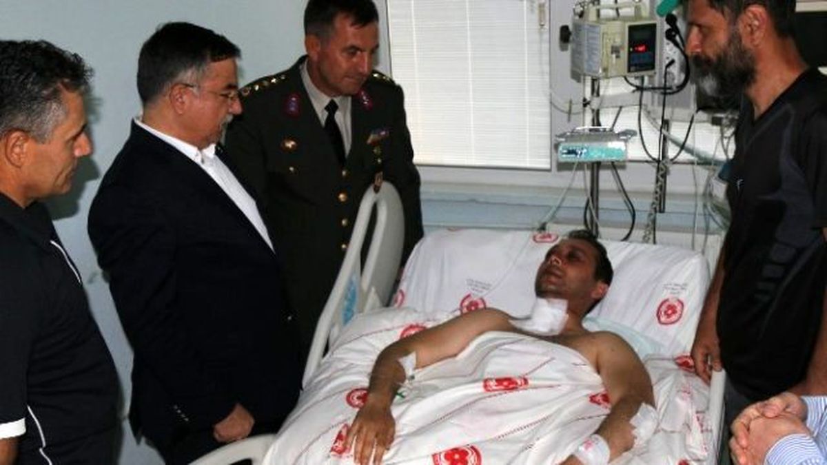Milli Eğitim Bakanı Yılmaz, Yaralı Pilotu Ziyaret Etti
