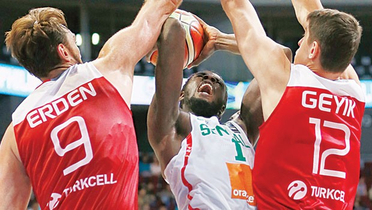 Milliler, Olimpiyat Yolunda Yarı Finale Kalmayı Başardı 68-62