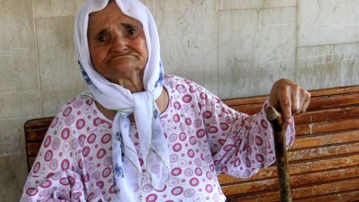 Ortada Kalan Yaşlı Kadına Polis Sahip Çıktı
