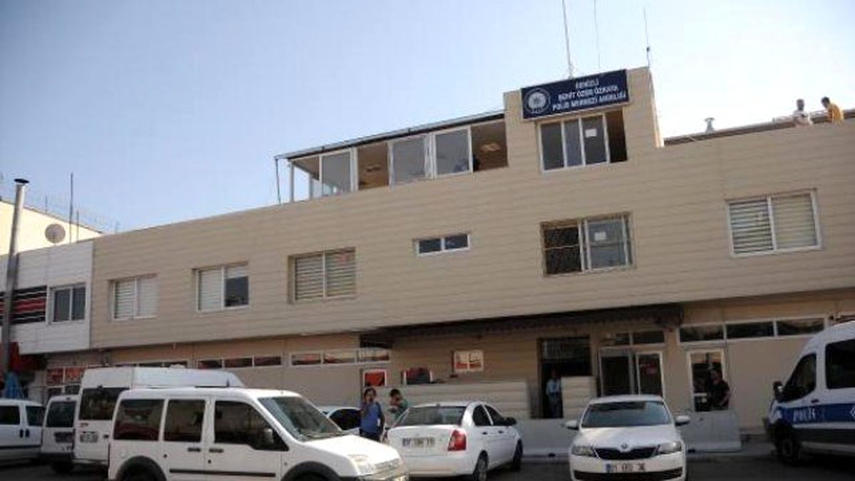 Polis Merkezinde İntihara Kalkışan Polis Memuru Ağır Yaralandı