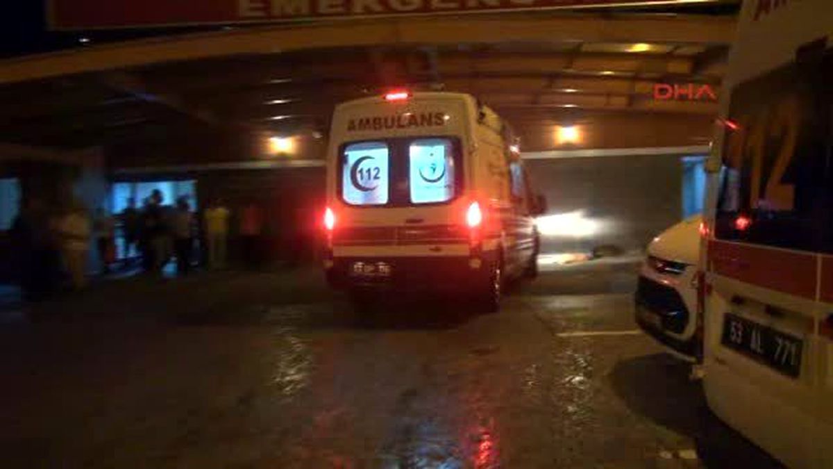 Rize\'de Heyelanda Bir Ev Toprak Altında Kaldı: 2 Yaralı