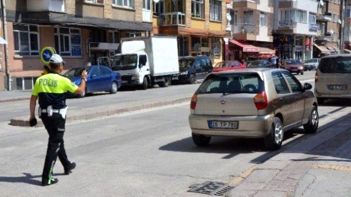 Trafik Ekipleri, Yanlış Yere Park Eden Araçlara Ceza Yazdı
