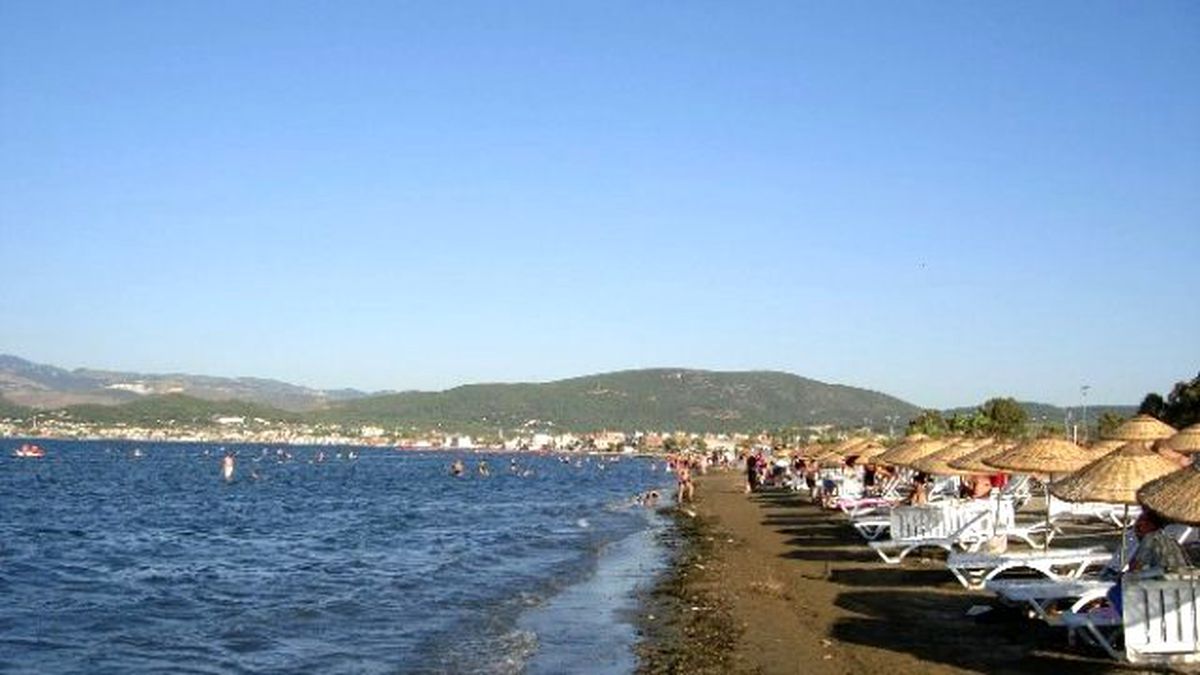 Urla Sahilleri Doldu Taştı