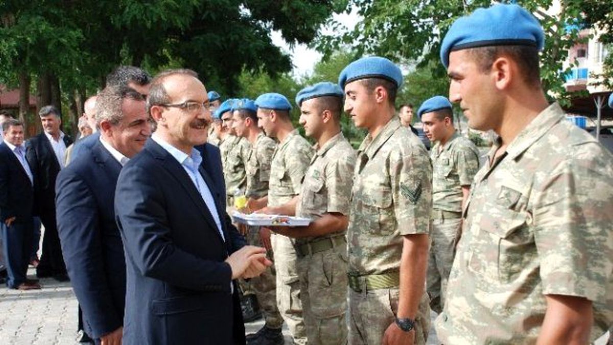 Vali Yavuz\'dan Kur\'an Tilaveti
