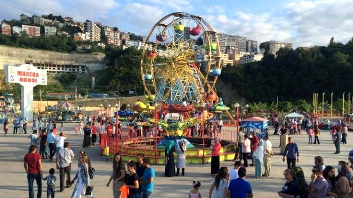 Vatandaşlar Bayramın Tadını Lunaparkta Çıkarıyor