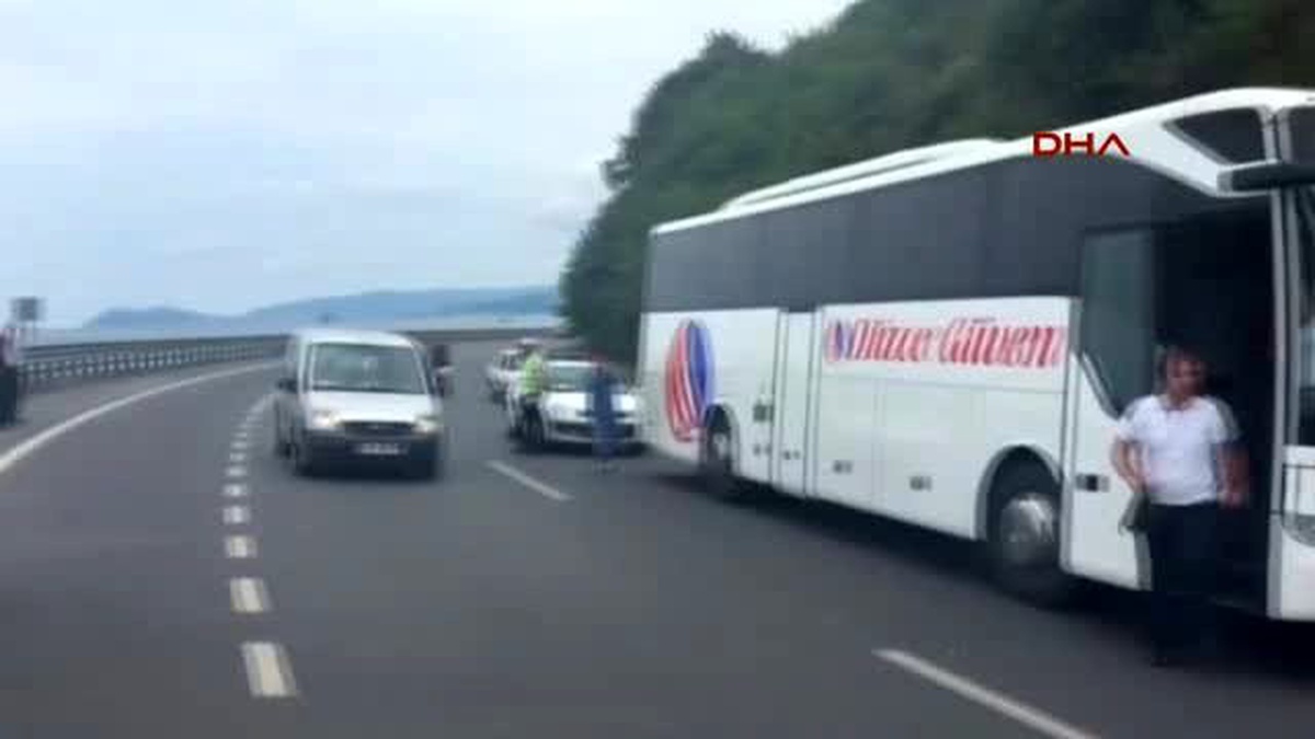 Zonguldak Ters Yöne Giren Otomobil Otobüsle Çarpıştı: 1 Ölü, 1 Yaralı