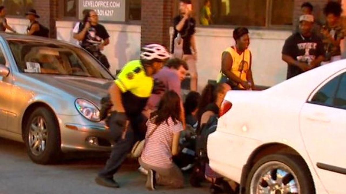 ABD'de Polise Yapılan Saldırı Sonrası Yaşanan Panik Kamerada