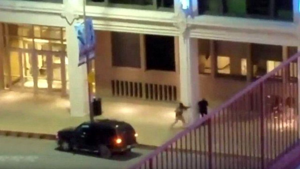 Amerika'da Polis Memurunun Vurulma Anı Saniye Saniye Kamerada