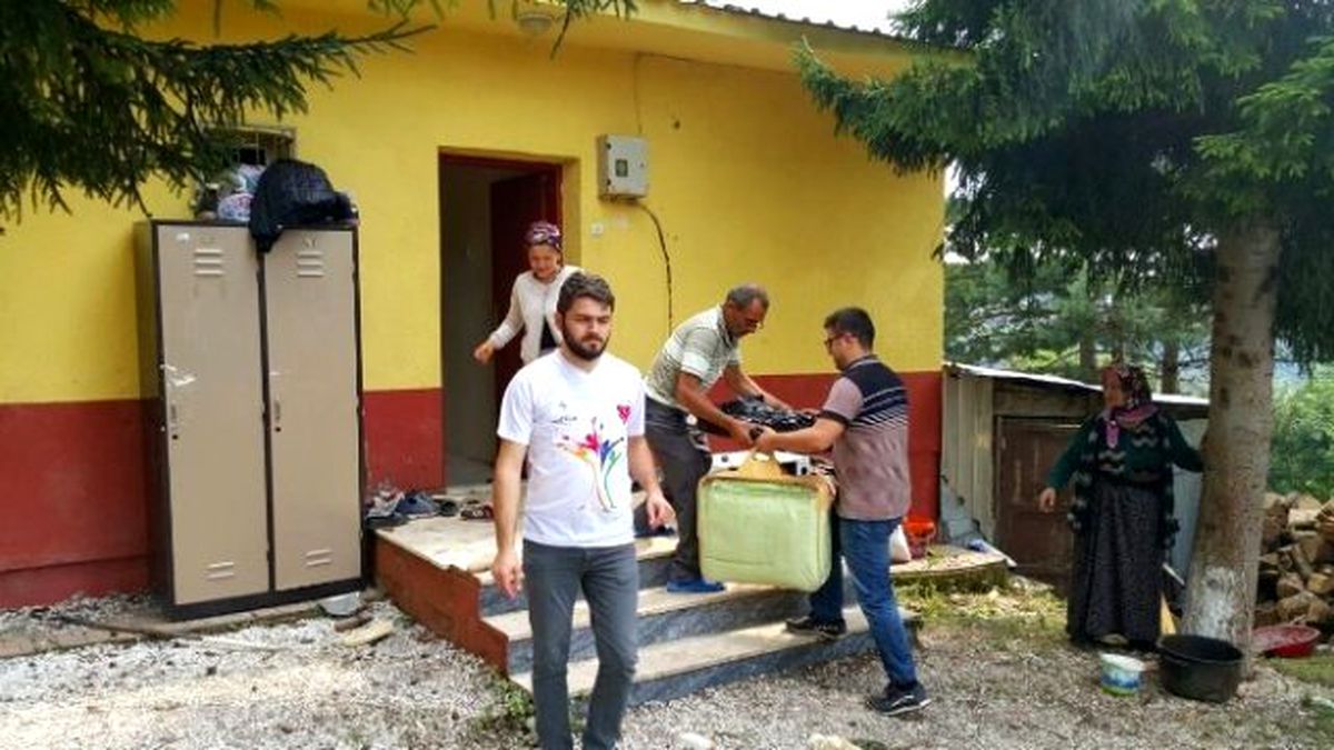 Bayram Öncesi Evleri Yalan Aileye Yardım Eli Uzandı