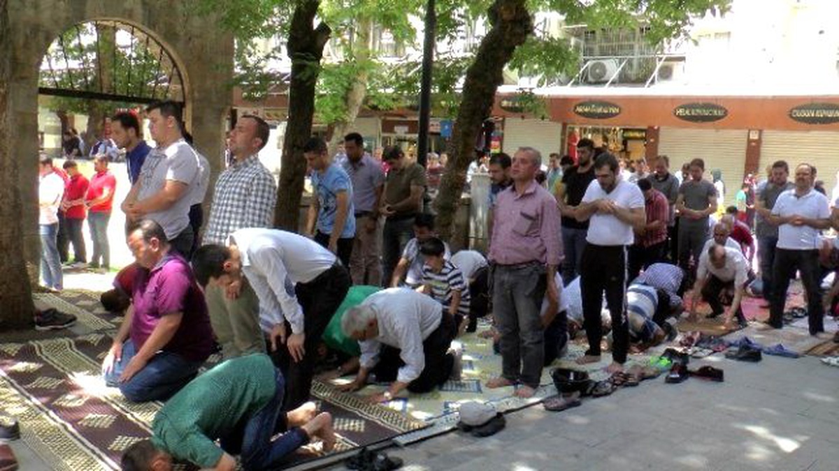 Bayram Sonrası İlk Cuma Namazın Camiler Doldu Taştı