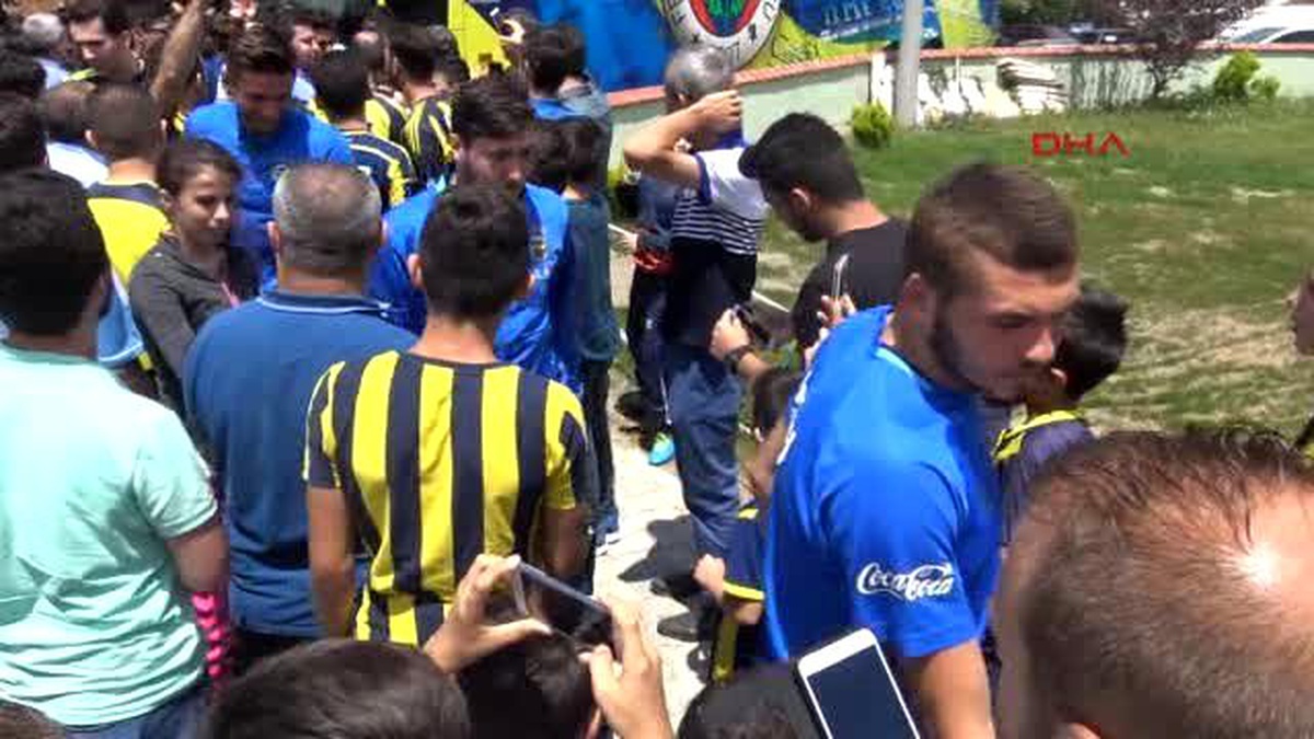 Fenerbahçeli Futbolcular Cuma Namazında