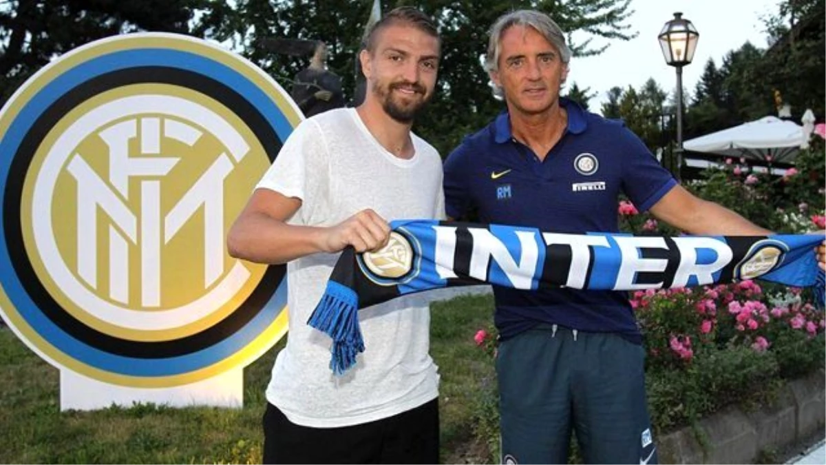 Inter\'in Kampına Katılan Caner Erkin\'i Mancini Karşıladı