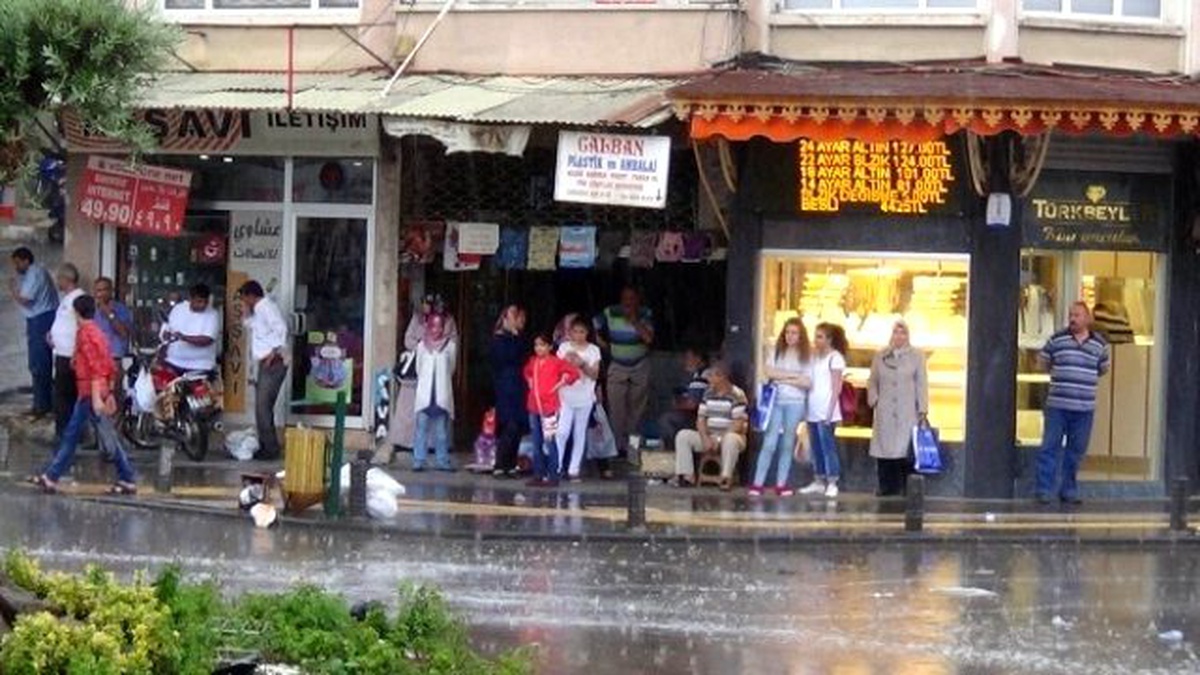 Kilis\'te Yağmur Zor Anlar Yaşattı