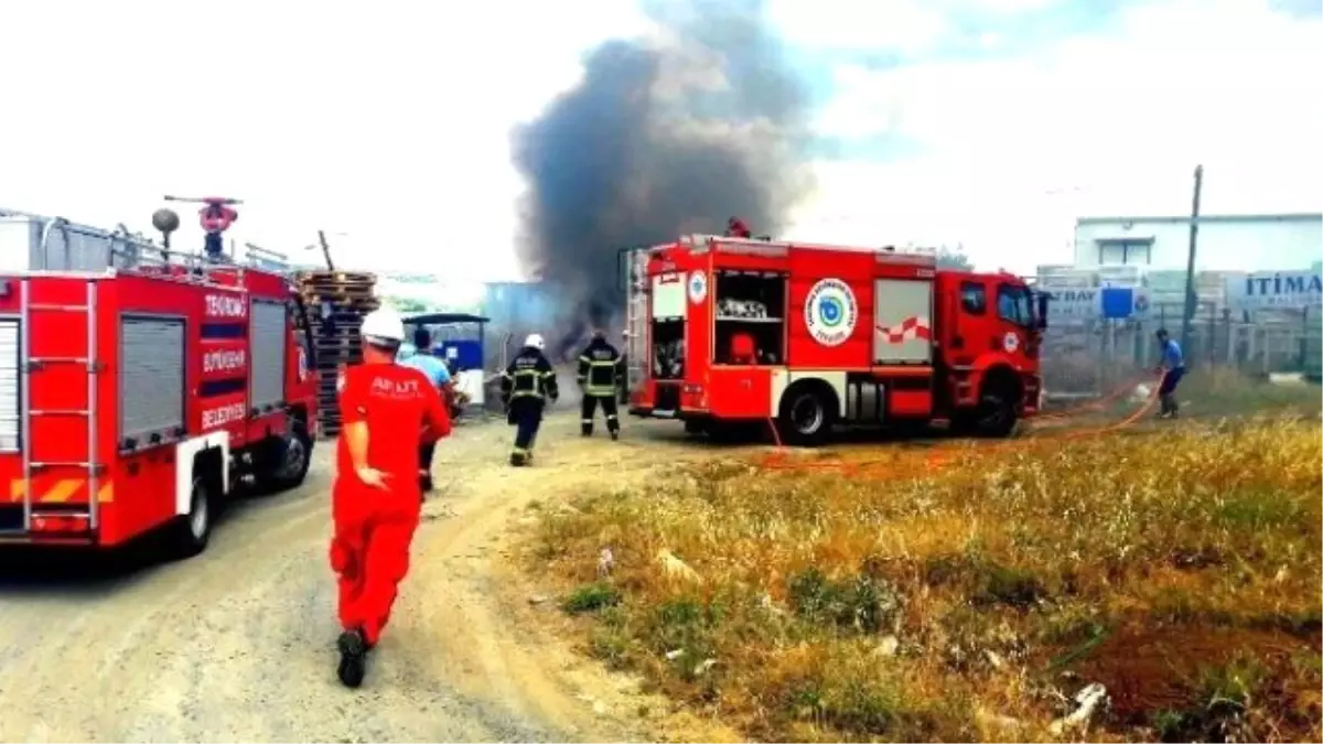 Malzeme Deposunda Çıkan Yangın Korkuttu