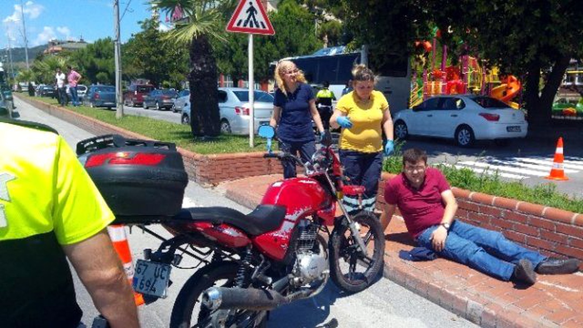 Motosiklet Yayaya Çarptı