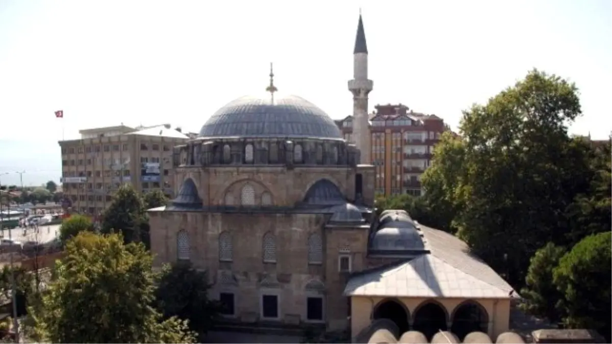 Osmanlı Şaheseri Pertev Paşa Camii 437 Yıldır Sapasağlam Ayakta