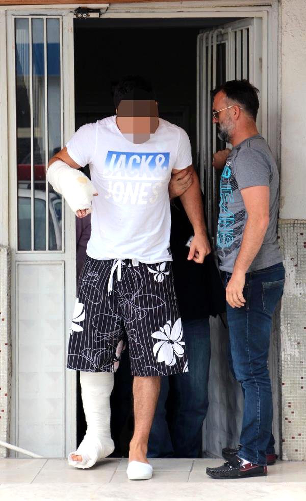 Polisin Bacaklarından Vurduğu İkizler Adliyede