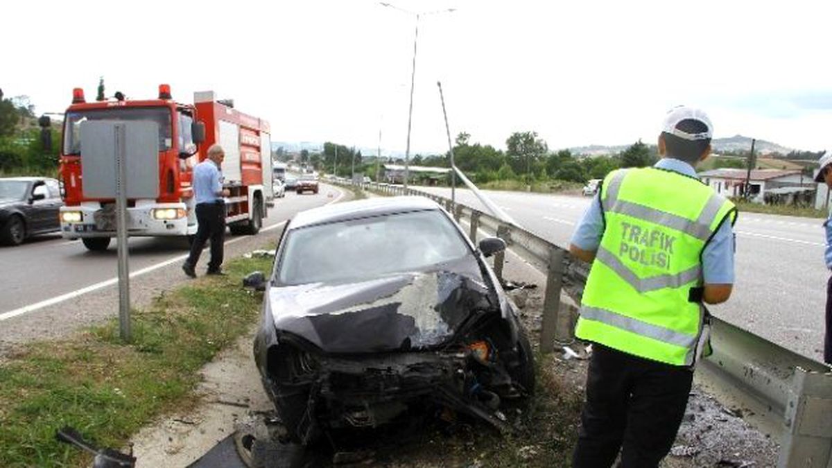 Samsun\'da Trafik Kazası: 3 Yaralı