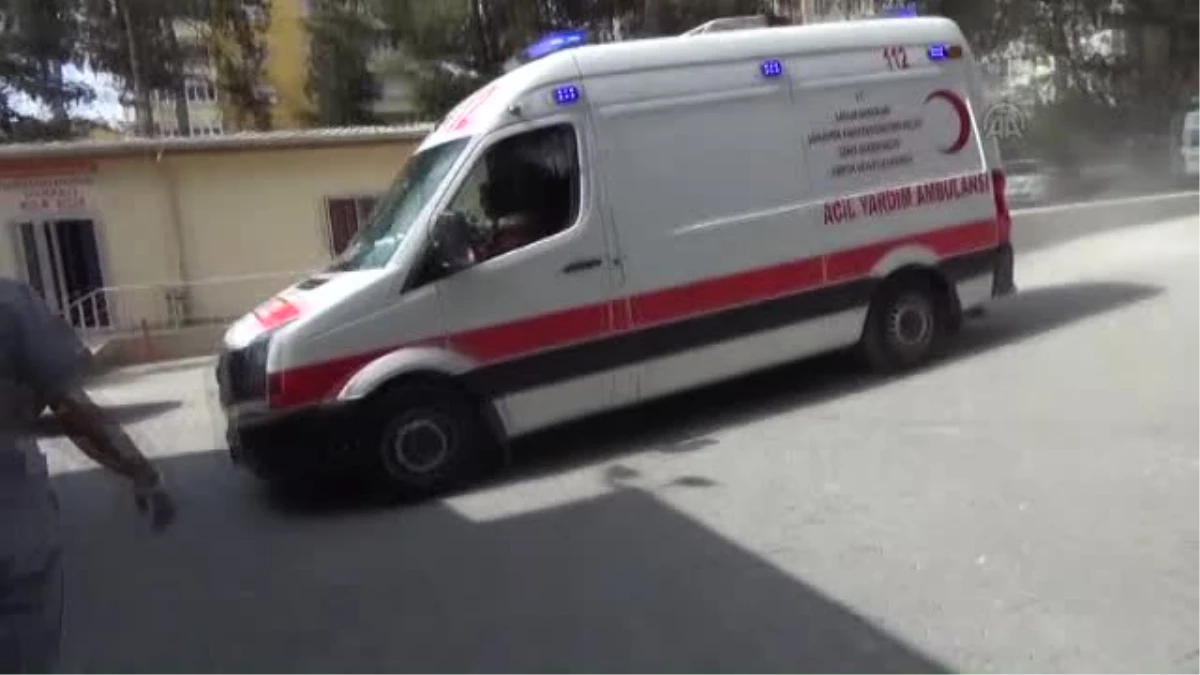 Şanlıurfa\'da Otomobil ile Motosiklet Çarpıştı: 5 Yaralı