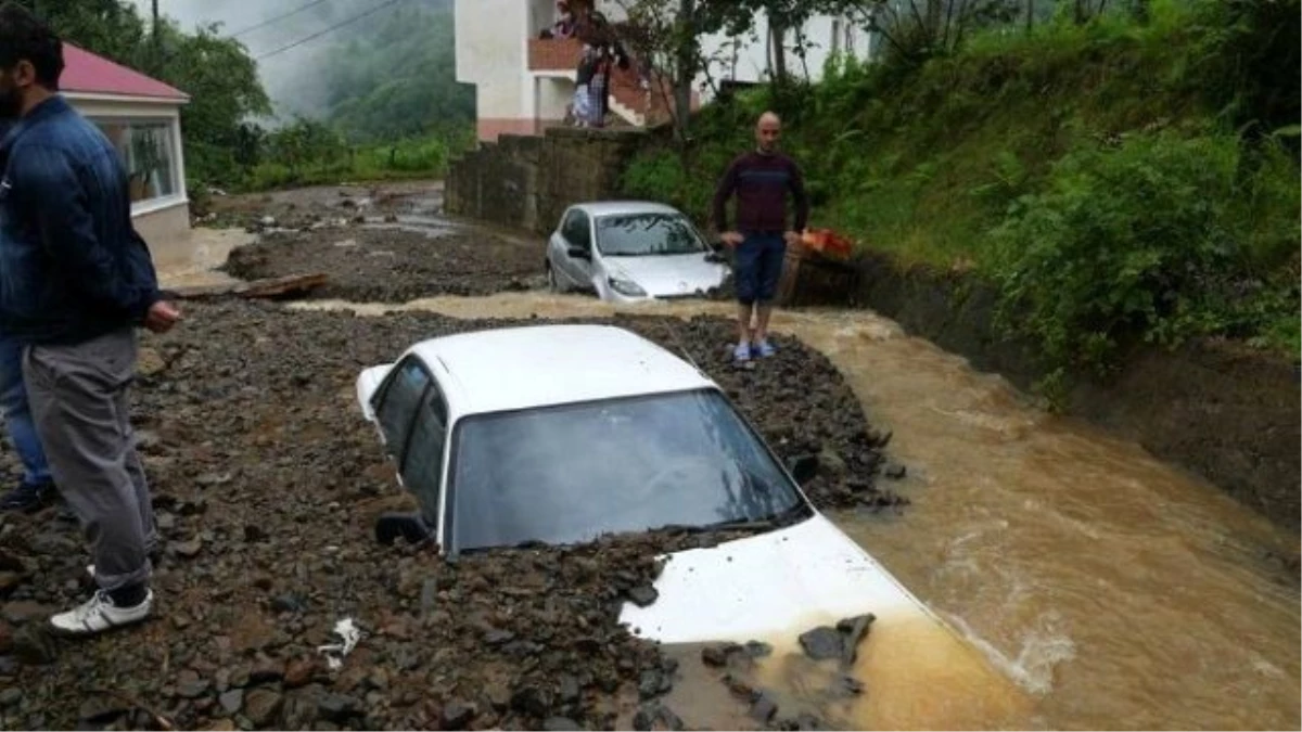 Trabzon\'daki Sel ve Heyelanlarda Yaralar Sarılmaya Çalışılıyor