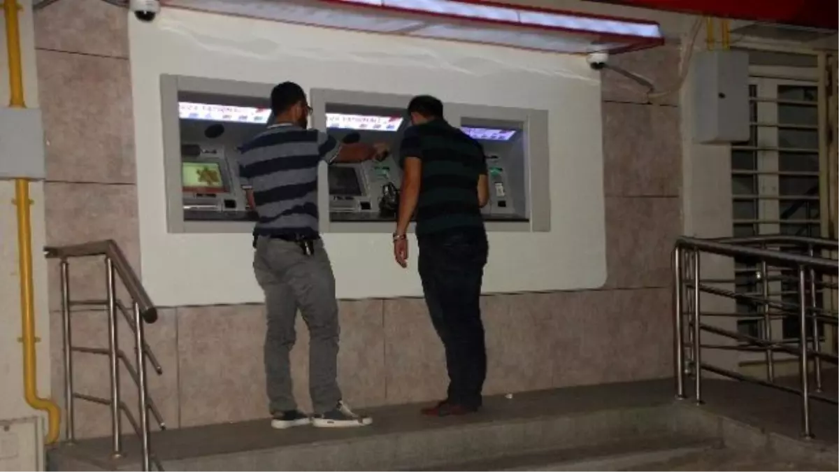 Atm\'de, Şüpheli Poşet Paniği