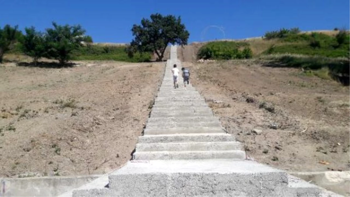 Bu Merdivenlerin Basamak Sayısını Bilene Altın Hediye Edilecek