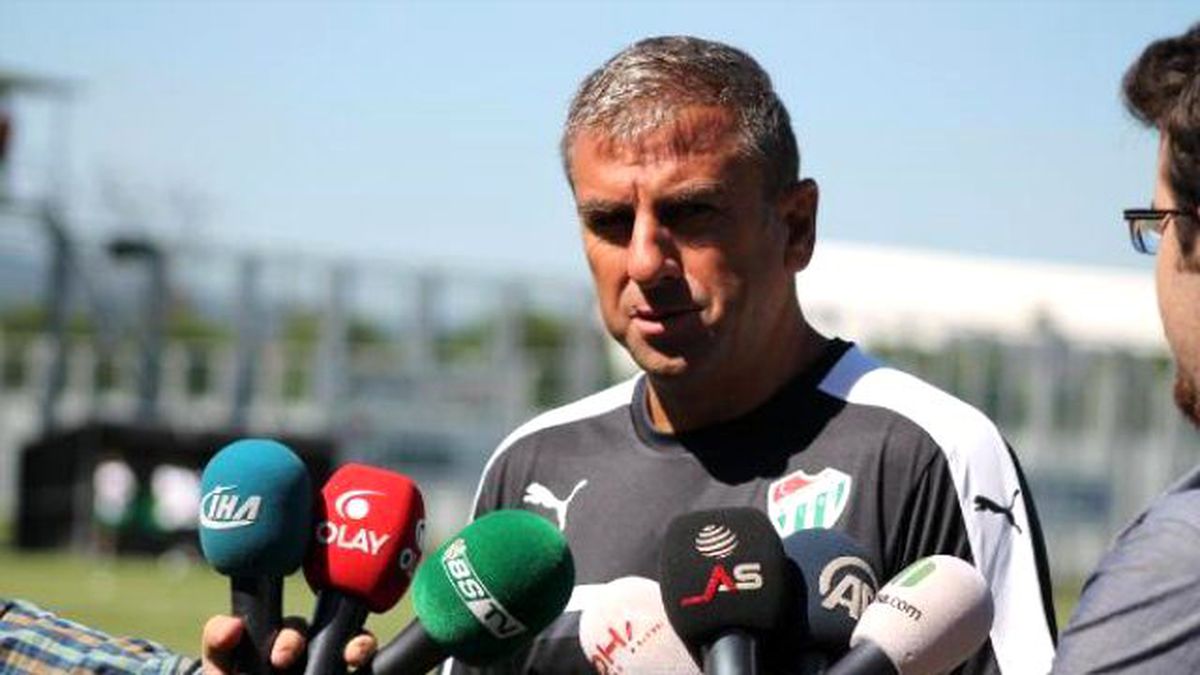 Bursaspor Teknik Direktörü Hamzaoğlu: "Gitmek İsteyeni Tutmayız"