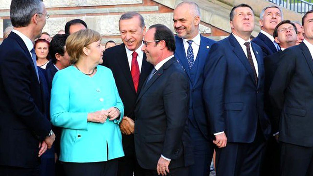 Cumhurbaşkanı Erdoğan'dan Merkel ve Hollande ile Samimi Sohbet