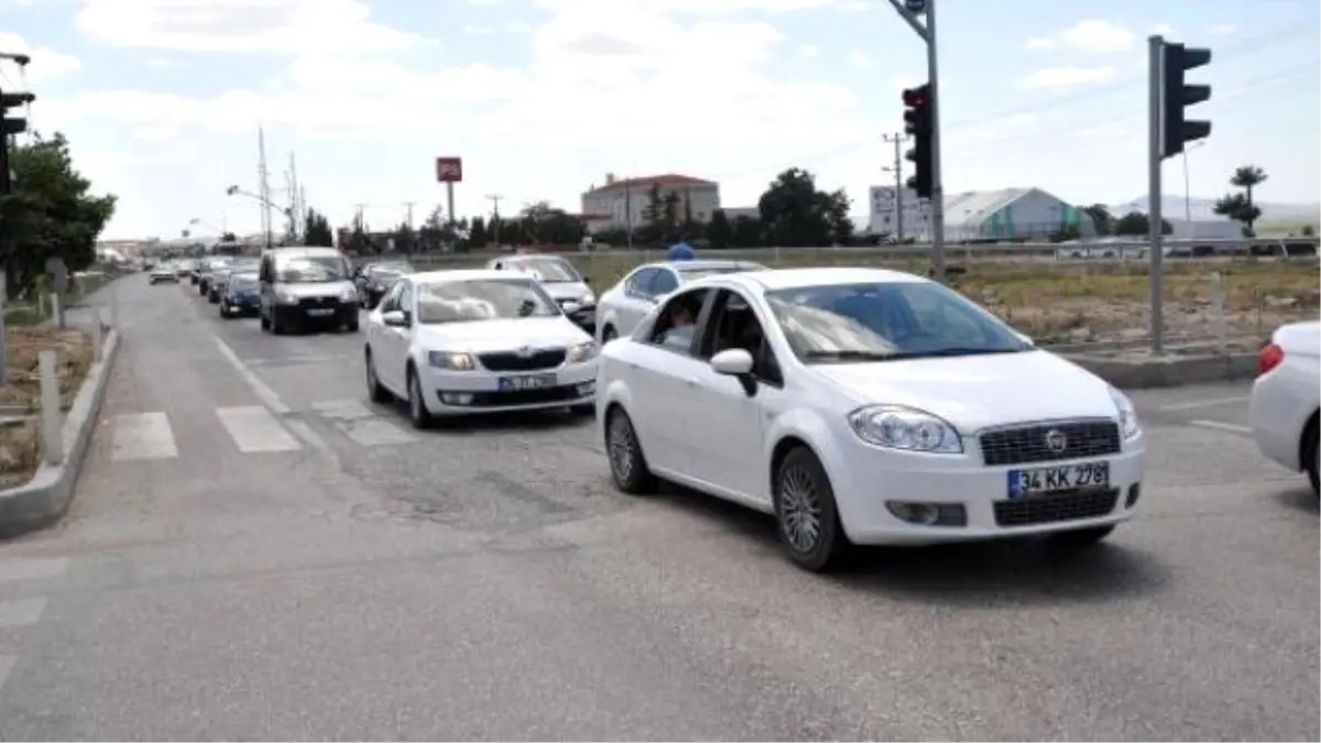 Keşan\'da Bayram Dönüşü Trafik Yoğunluğu Başladı