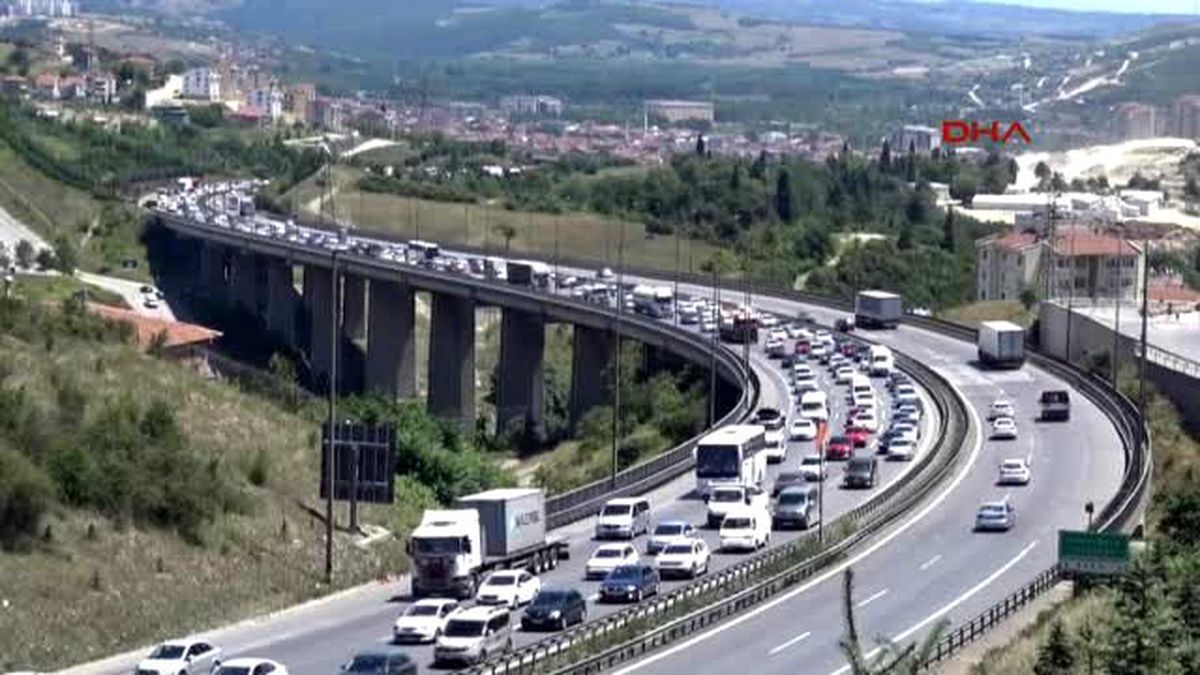 Kocaeli Tem Otoyolu\'nda Bayram Dönüşü Çilesi