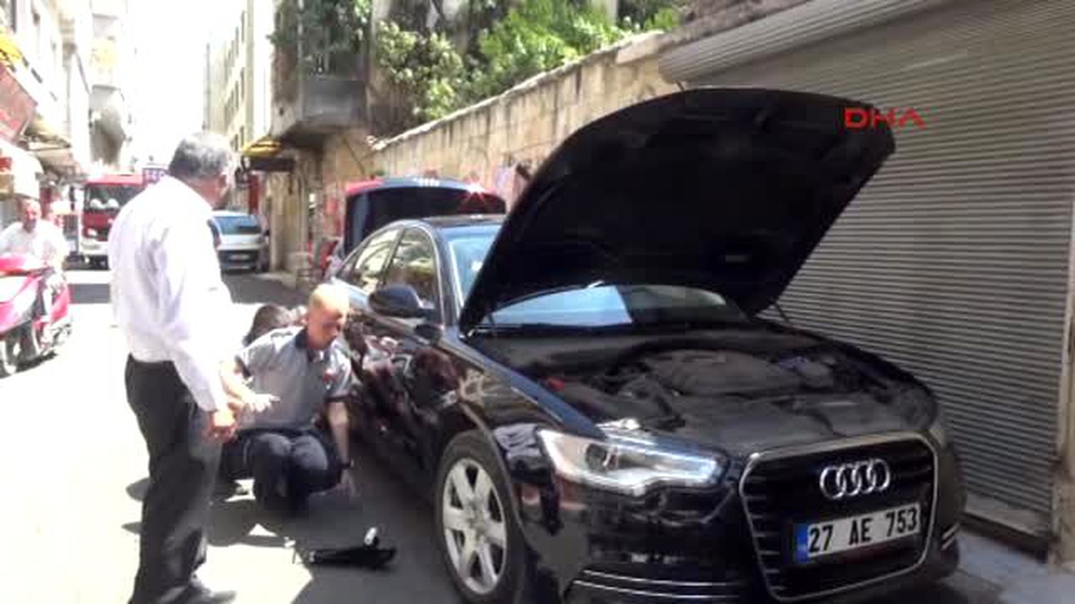 Nizip\'te Otomobilin Motor Kısmına Giren Kedi Bulunamadı
