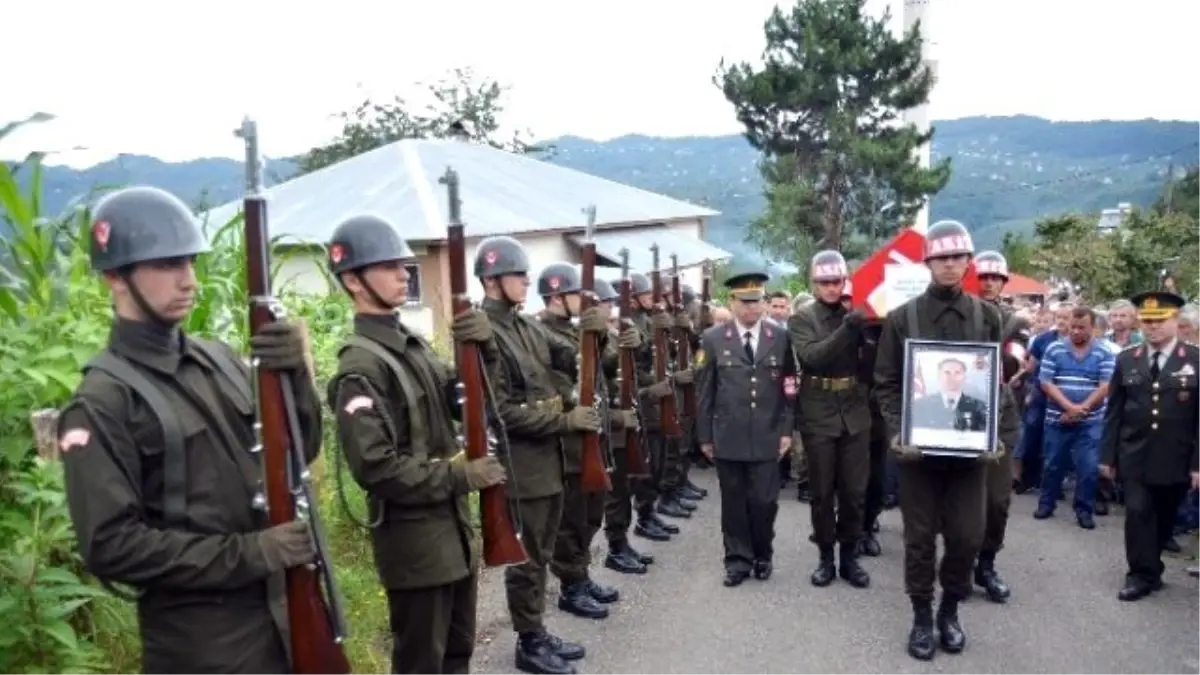 Şehit Astsubay, Giresun\'da Toprağa Verildi