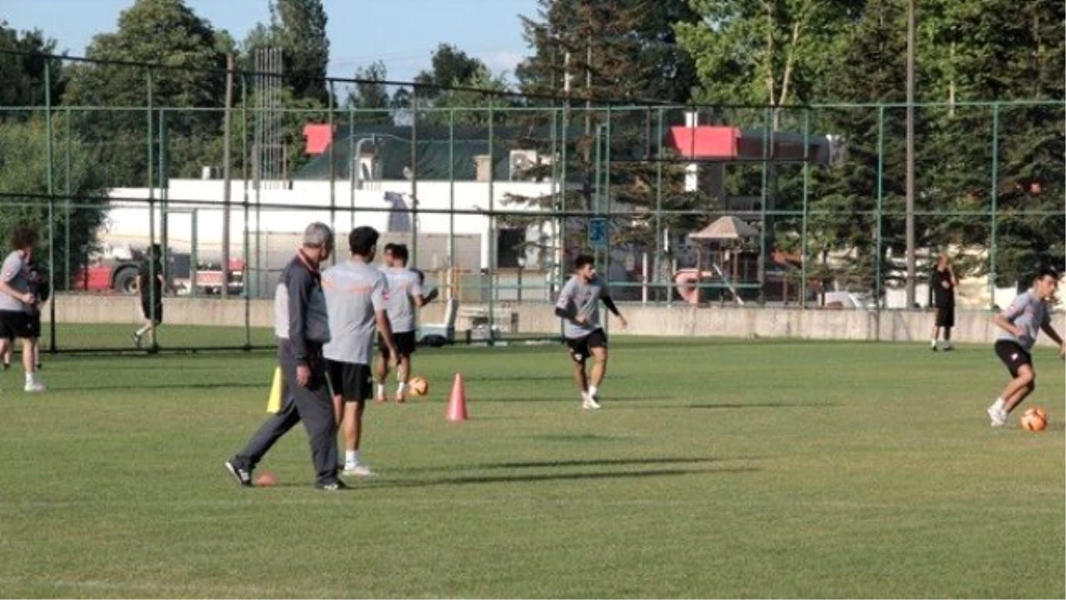 Teknik Heyet ve Futbolculara, Dünya Adanasporlular Gününü Bolu\'da Kutladı