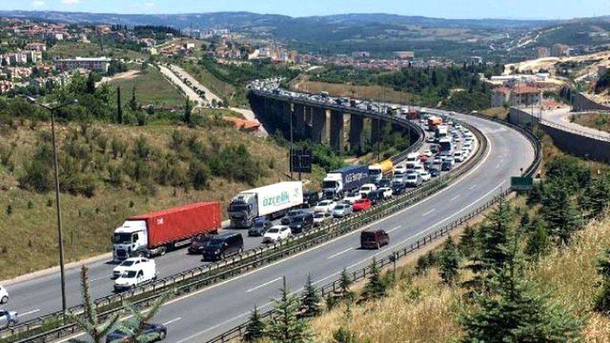 TEM Otoyolu\'nda 5 Kilometrelik Trafik Oluştu