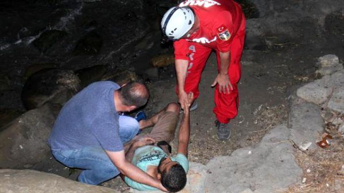 35 Metreden Kayalıklara Düşen Genç Yaralandı