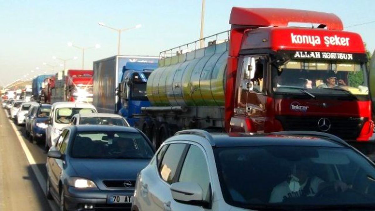 Afyonkarahisar\'da Bayram Trafiği Yoğunluğu
