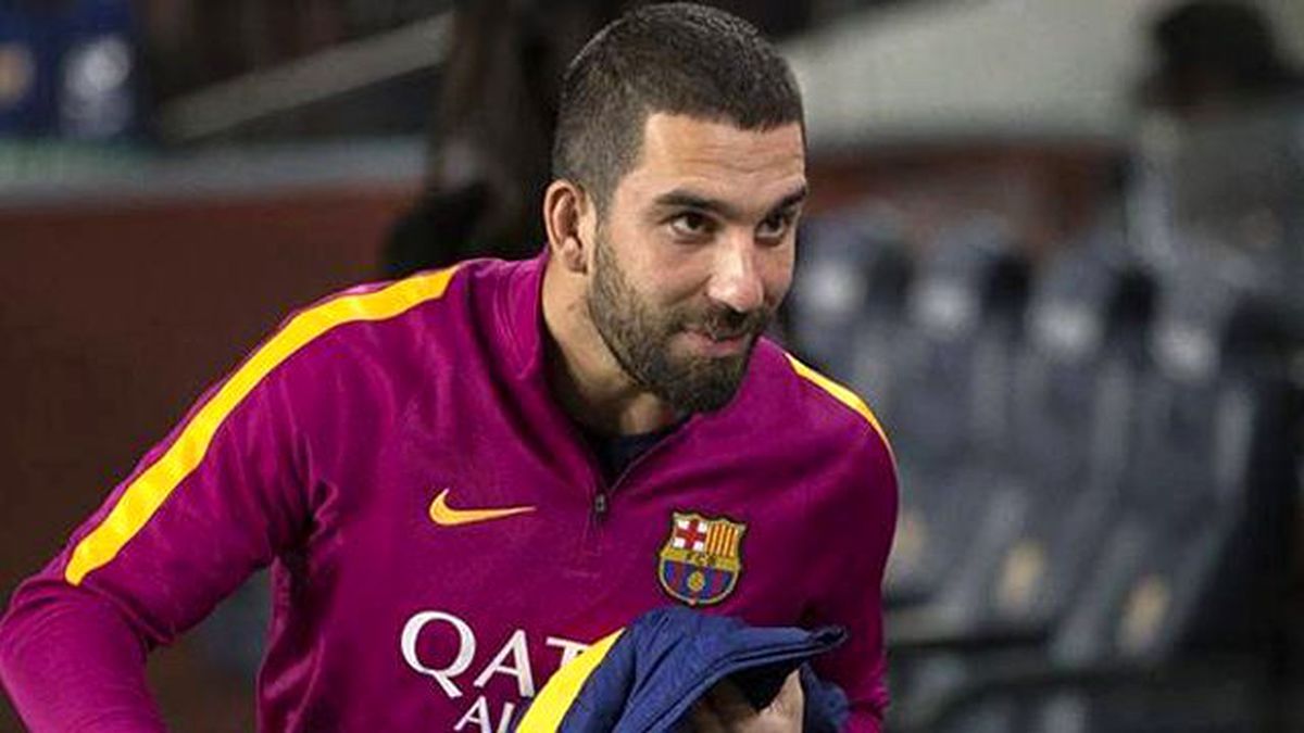Arda Turan, Barcelona'dan Ayrılmayı Düşünmüyor